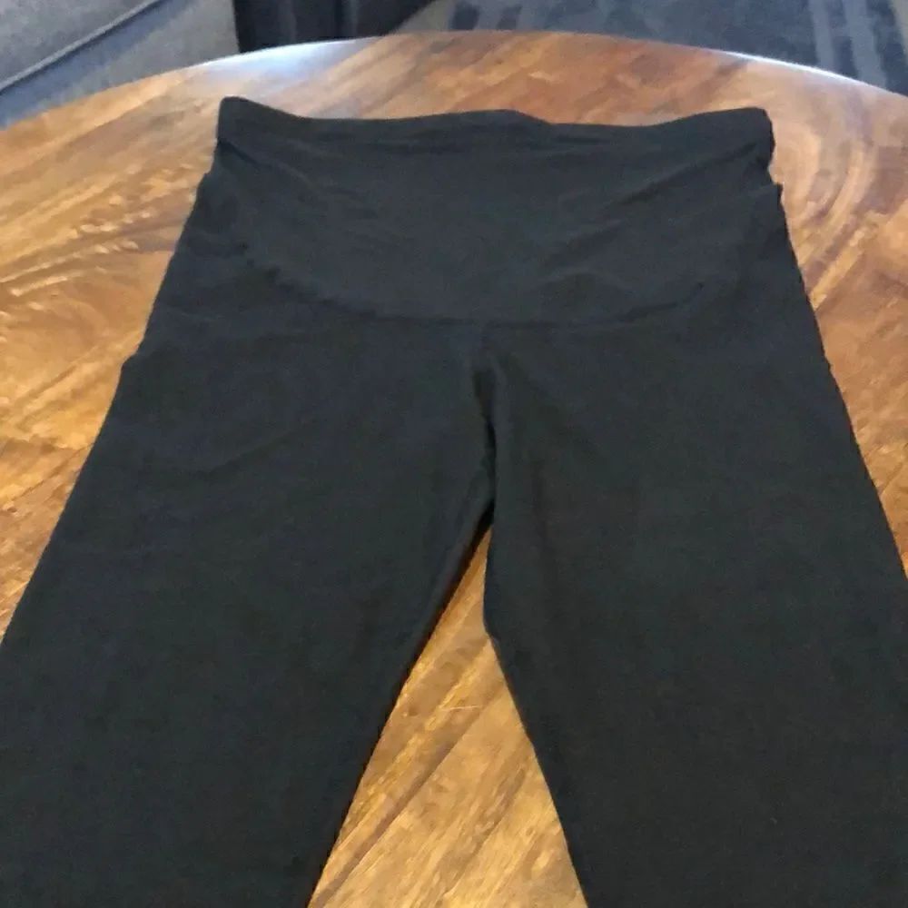 Adjustable waist maternity legging size M